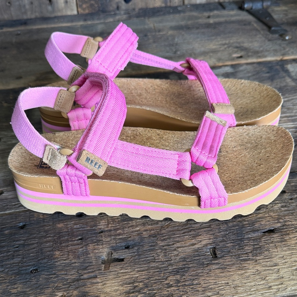 Reef Vibrant Pink Platform Sandals size 8